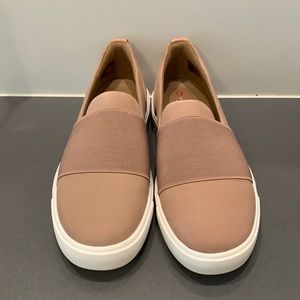 Clarks Maui Step slip on tennis shoes